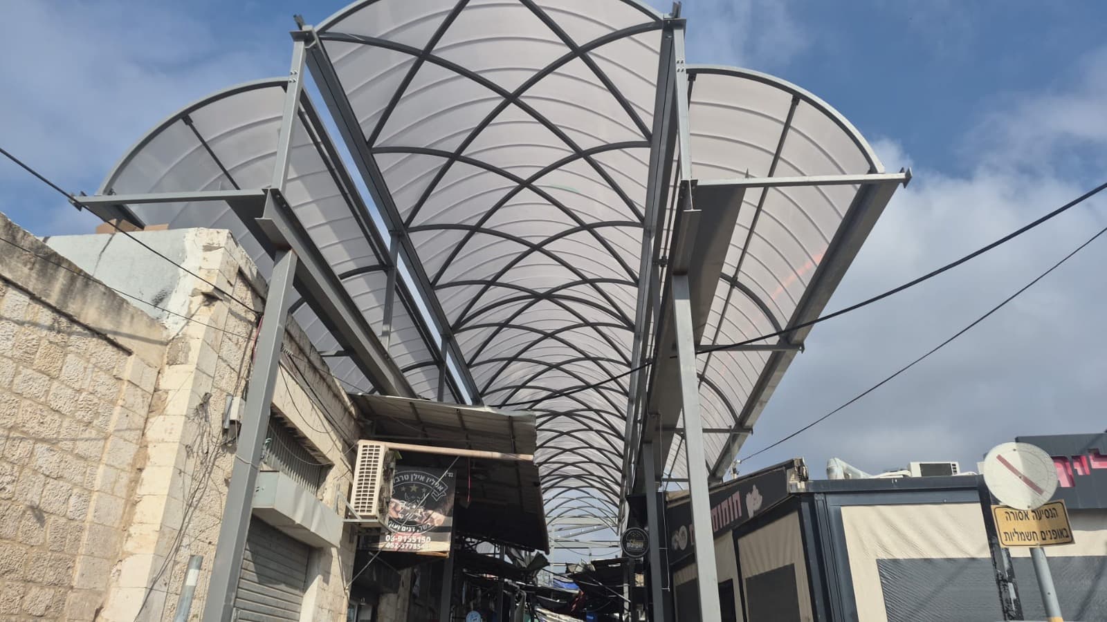 קירוי שוק רמלה נכנס לישורת האחרונה: החל שלב התקנת לוחות הקירוי