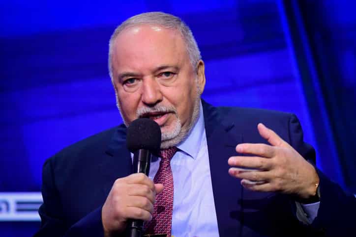 הקרע בגוש מנסור | ליברמן במתקפה חריפה על איזנקוט: ״בני גנץ 2 - חותר להקמת ממשלה עם נתניהו״