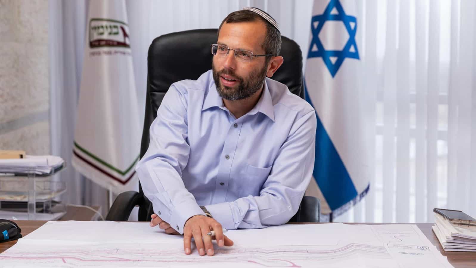 יו"ר מועצת יש"ע בתגובה להשלכת האבנים: "אבן לא הופכת למסוכנת רק כשהיא מגיעה לתל אביב"