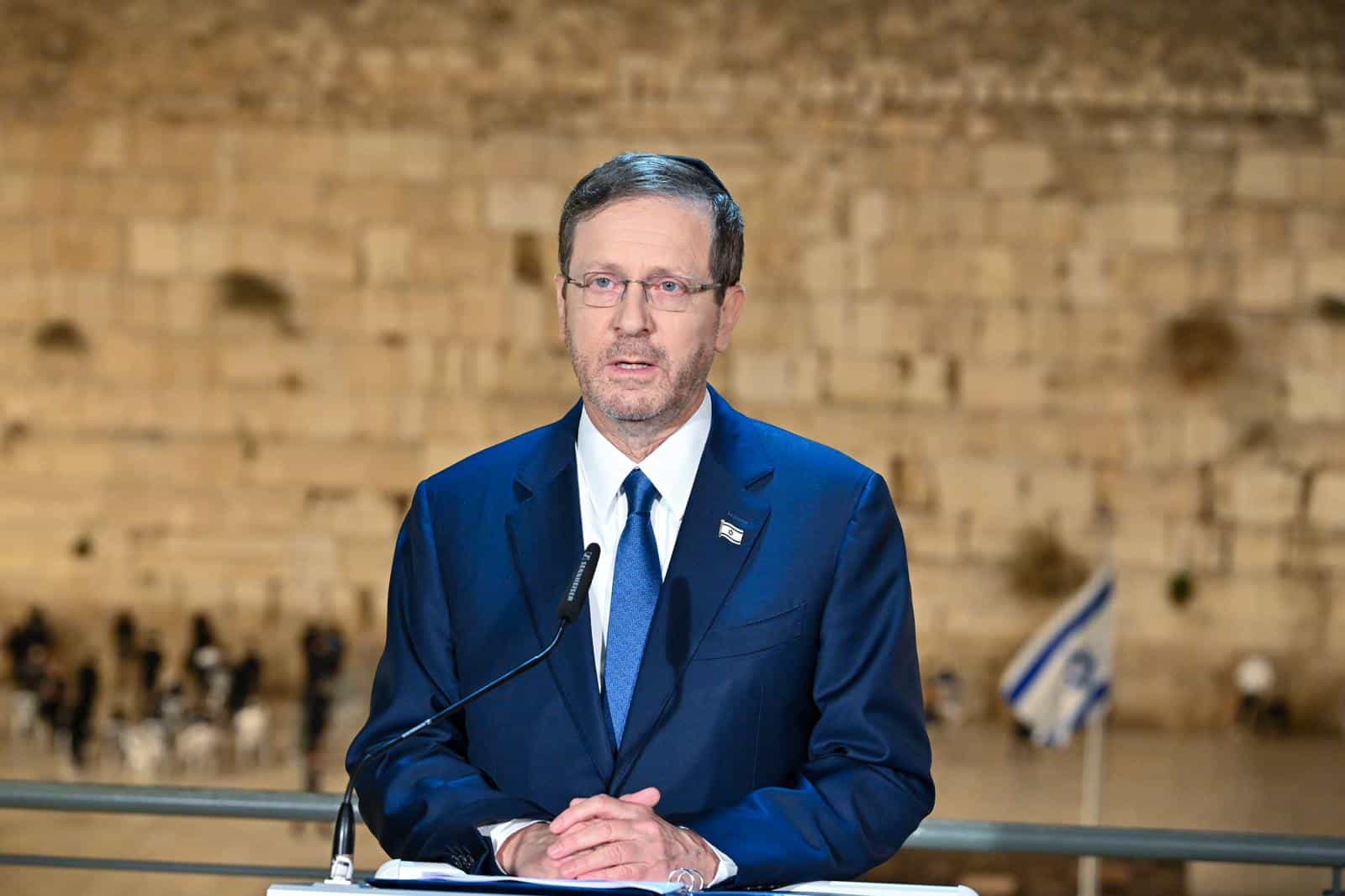 הרצוג שוחח עם ארבעת הישראלים שגילו גבורה בטיסה וימליץ להעניק להם אות נשיא המדינה לגבורה אזרחית