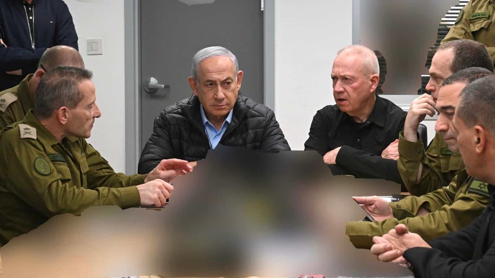 גלנט מאשר את גרסת נתניהו: "לא זכור לי אירוע נחיתה של ראש המודיעין המצרי בישראל בימים שקדמו ל-7 באוקטובר"