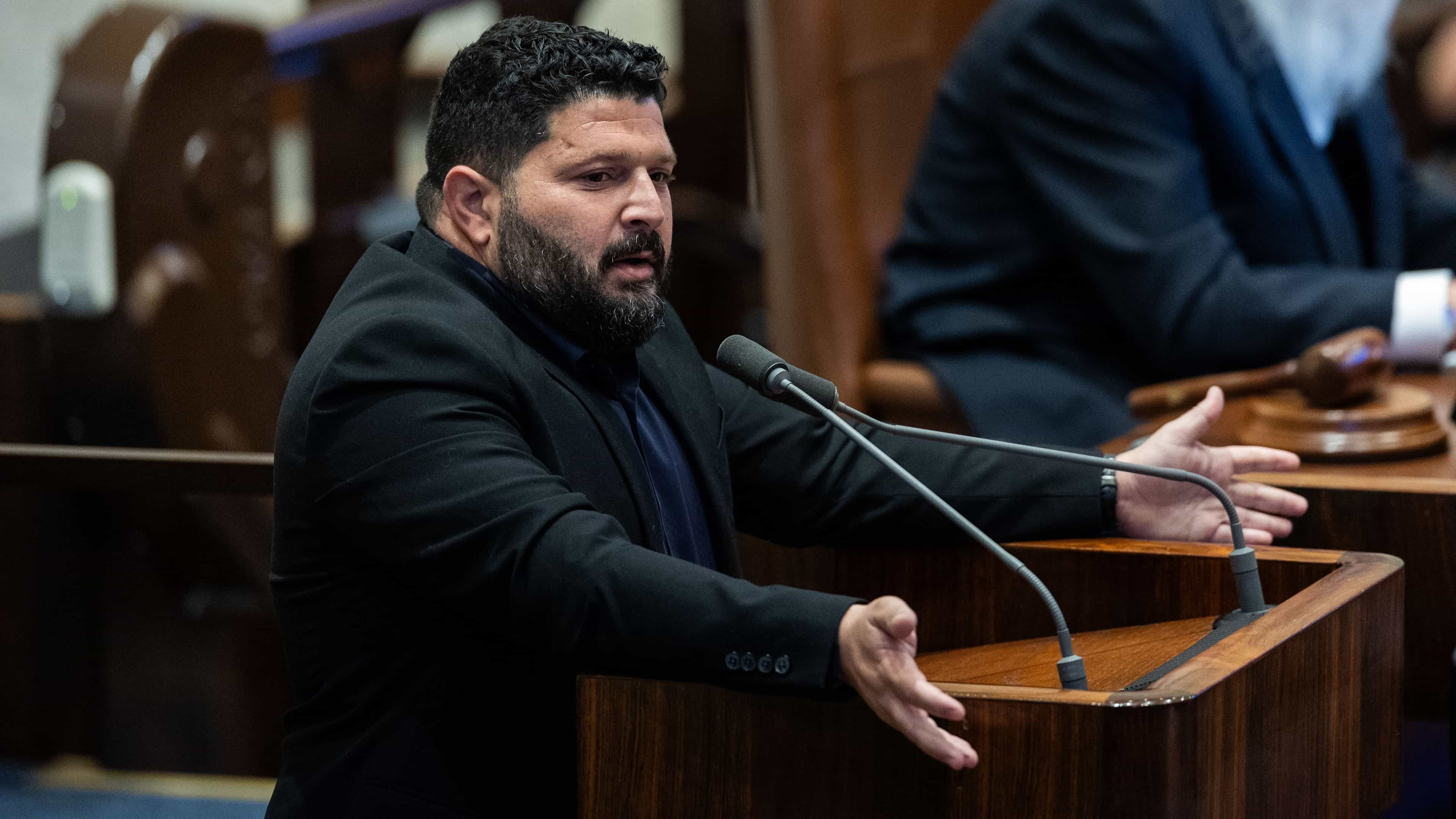 אלמוג כהן במתקפה חריפה נגד גליה אלבין: “רק ביבי! על הראש הגזעני שלך!” | צפו