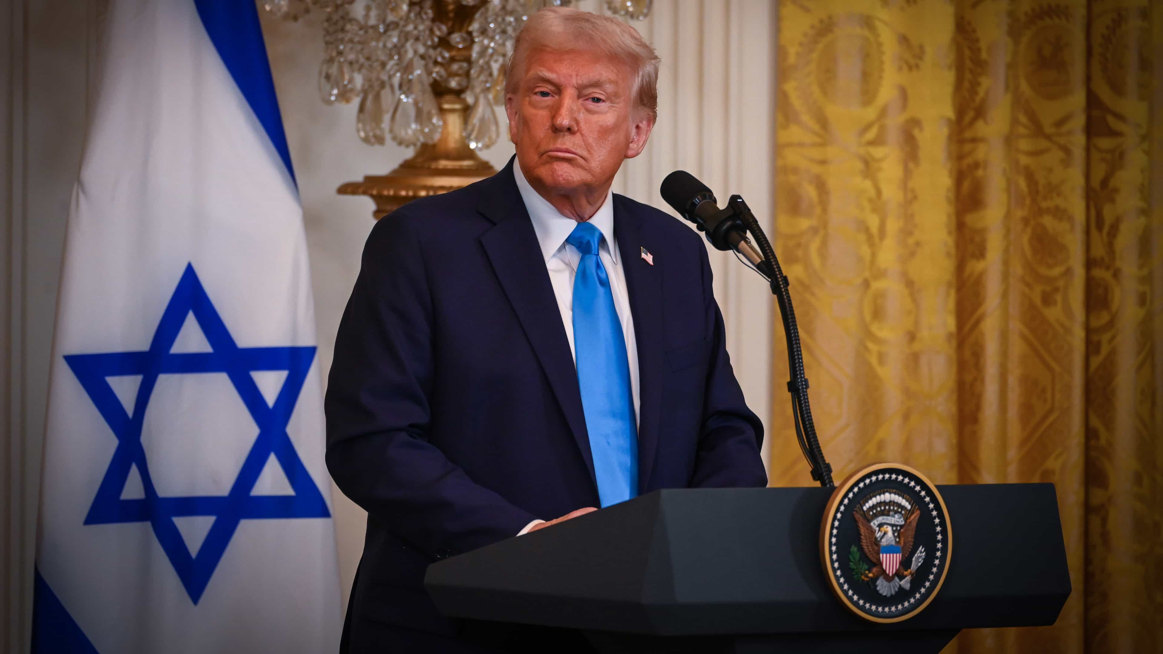 ממשל טראמפ מקדם עסקת נשק ענקית לבונקרים ופצצות כבדות לישראל