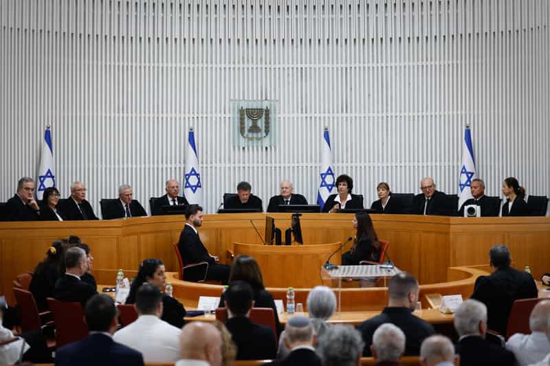 בג"ץ לוועדת הבחירות: "הסבירו מדוע לא יבוטל אישור המעקב אחר מצביעים בקלפיות"