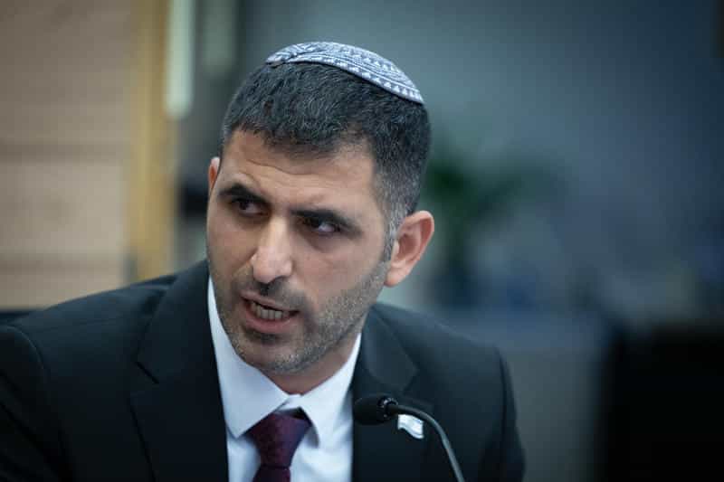 יצחק עמית הורה להאריך את כהונת חברי מועצת התאגיד – קרעי מסרב לחתום: ״הצו חסר משמעות״
