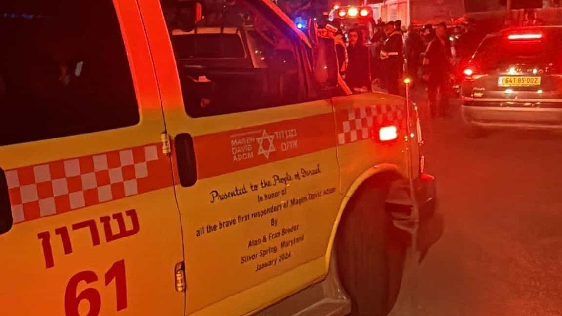 ארבעה פצועים, בהם אחד באורח קשה, בתאונת דרכים בין שני כלי רכב בפתח תקווה