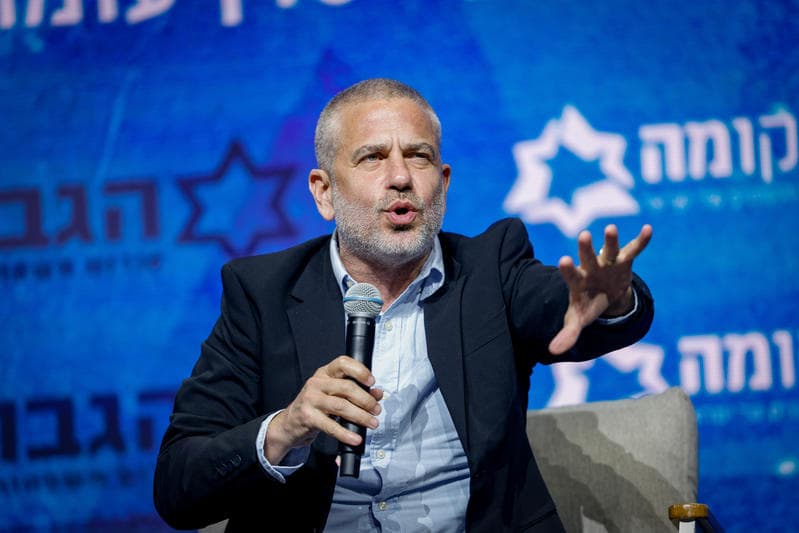 ״ניצלתי את ההזדמנות כדי להתנצל״ | ינון מגל נפגש עם בני משפחת ביבס והתנצל על דבריו שהוצאו מהקשרם