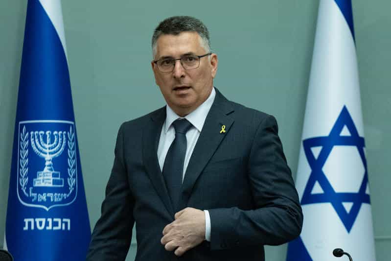 סער מגנה את תקיפת הדיפלומטים ומבהיר: "תיאום מראש עם צה"ל היה יכול למנוע את האירוע"