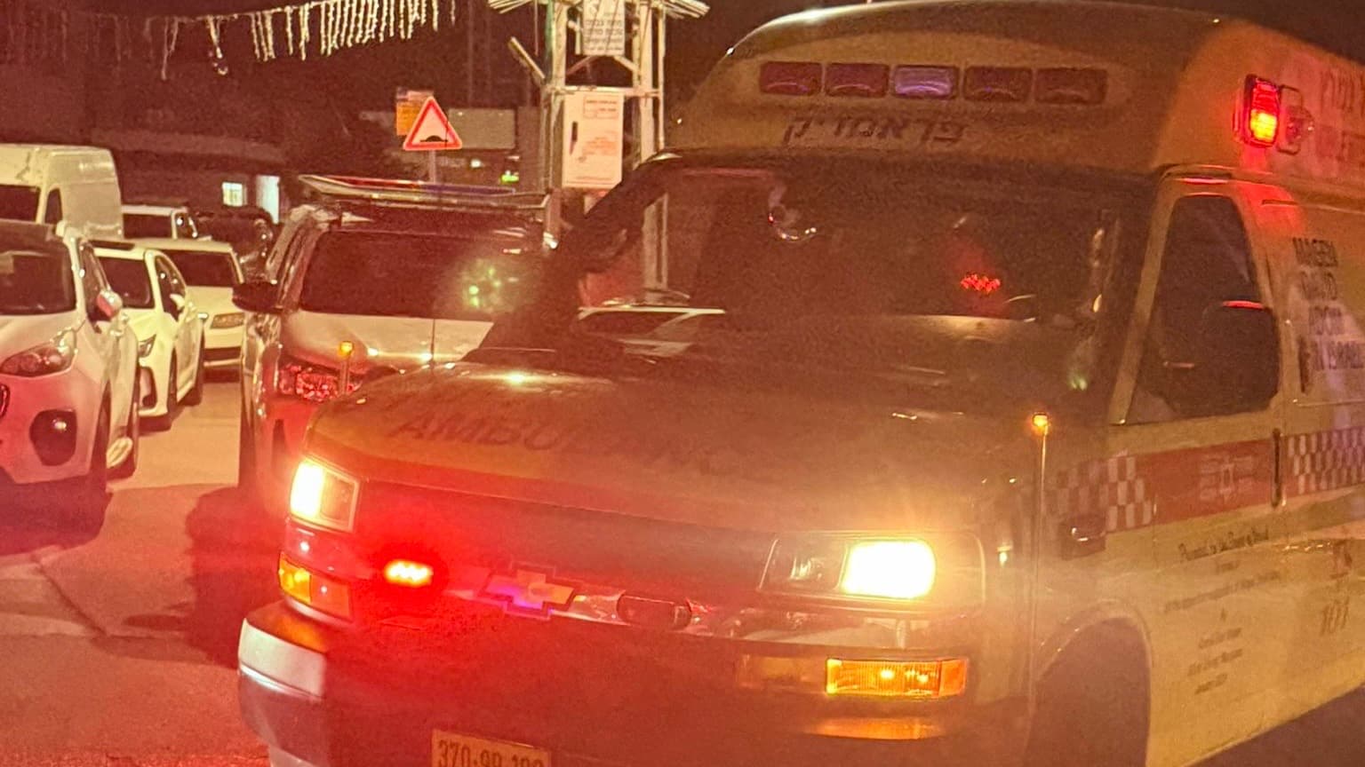 שלושה פצועים בהתנגשות רכב במעקה בטיחות באיילון - אחד במצב קשה