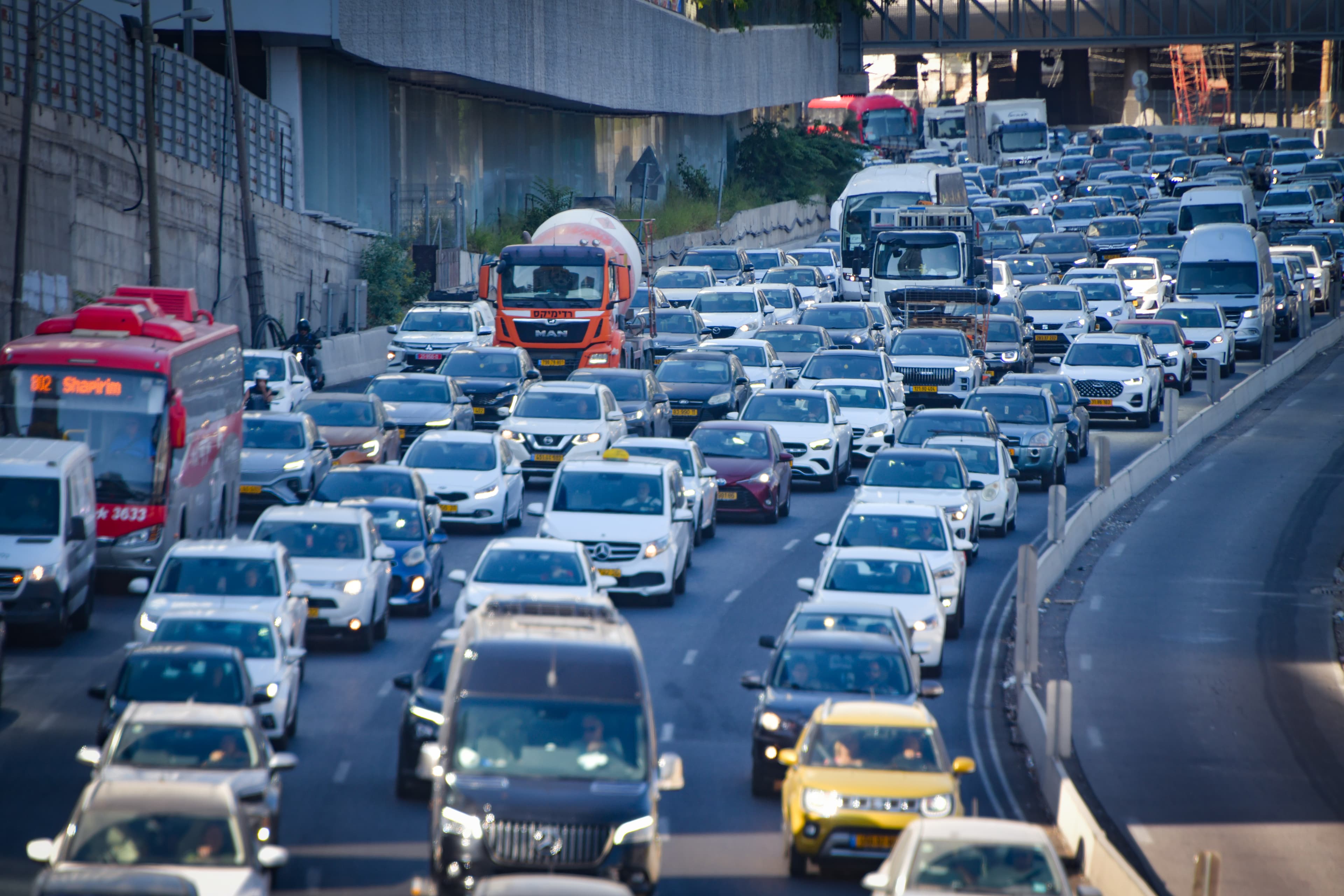 נהגים שימו לב: חברת החשמל תבצע הלילה עבודות תשתית דחופות בנשר