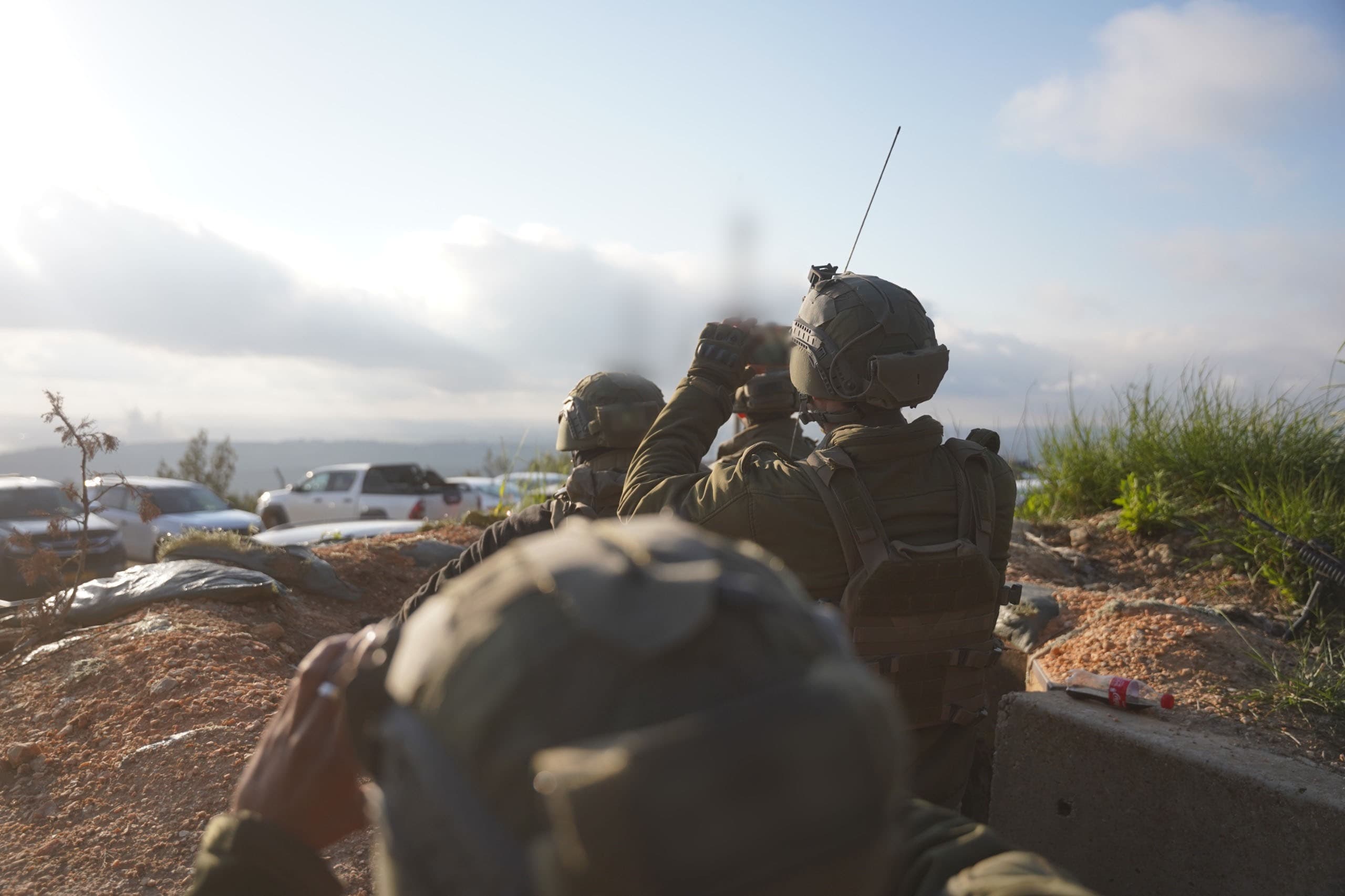 8 קלאצ׳ניקובים ואקדח: כוחותינו סיכלו הברחת נשק בגבול ירדן