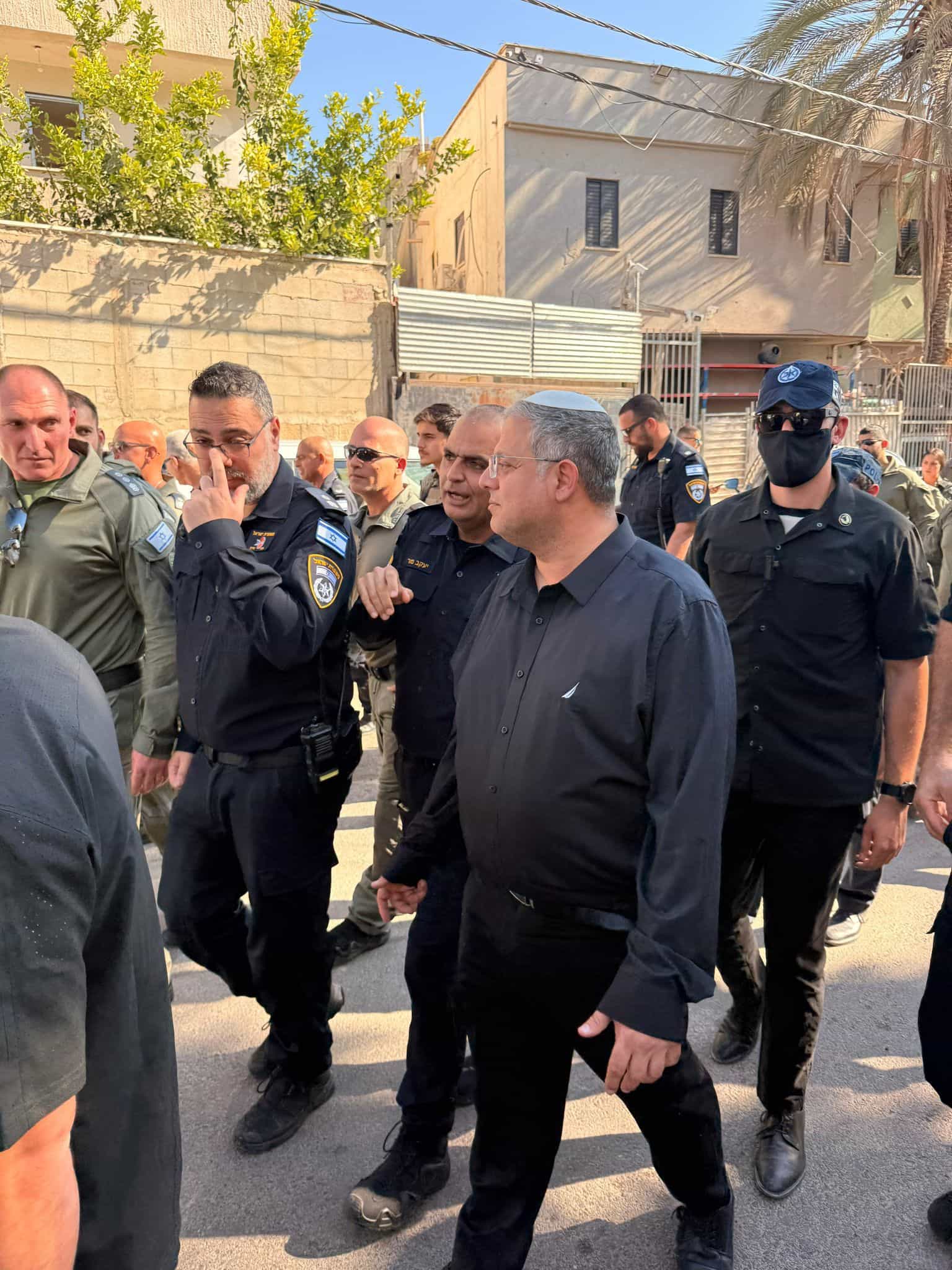 משילות בן גביר | השולחנות כבר היו ערוכים: המשטרה פיזרה חגיגה שתוכננה למחבל ששוחרר מהכלא