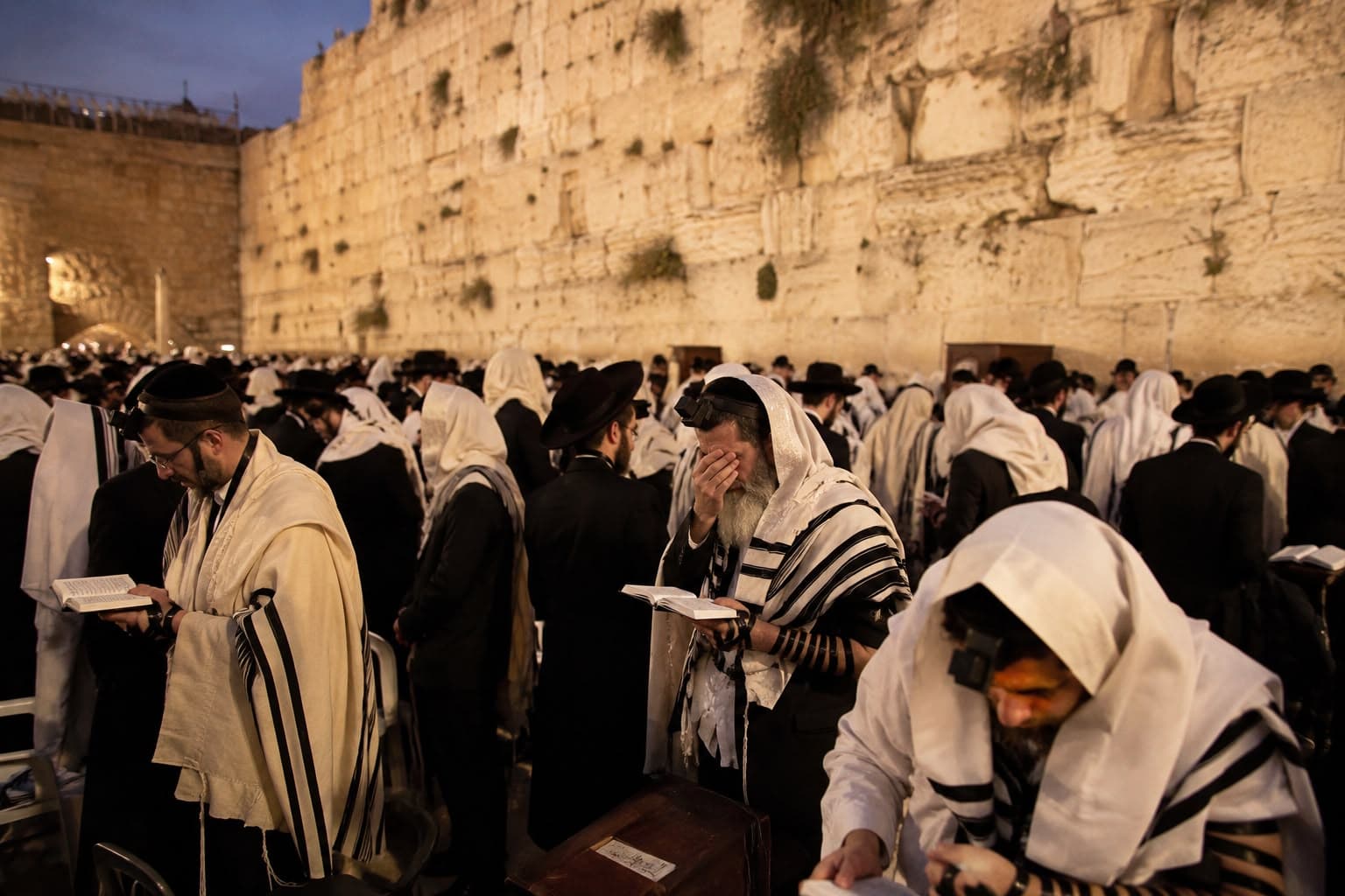לקראת תשעה באב: האם יש מי שמסרבים להפנים את לקחי העבר?