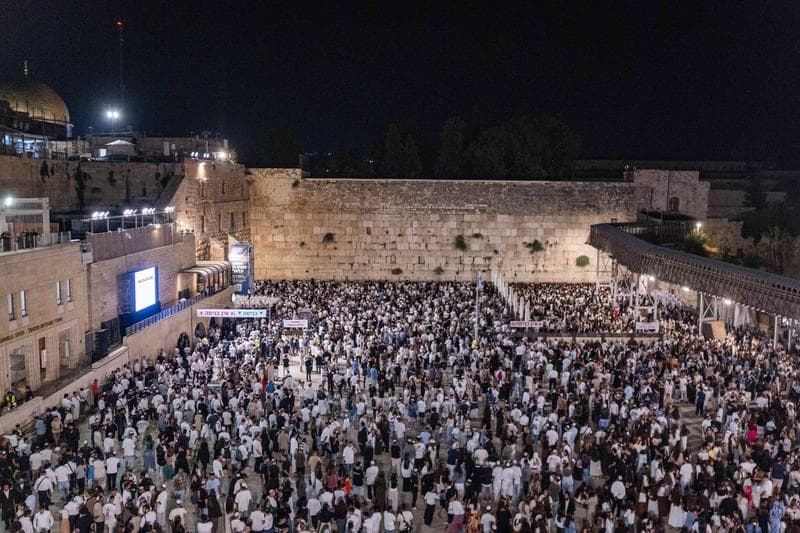 כ-100 אלף איש במעמד הסליחות המרכזי בכותל המערבי | צפו