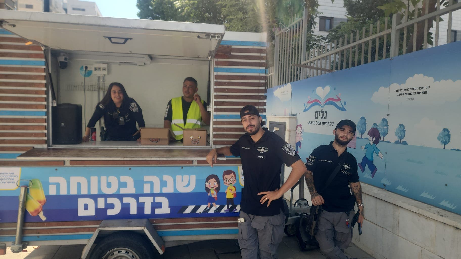 עיריית רחובות קיימה פעילות הסברה לחצייה בטוחה בבתי הספר ברחבי העיר