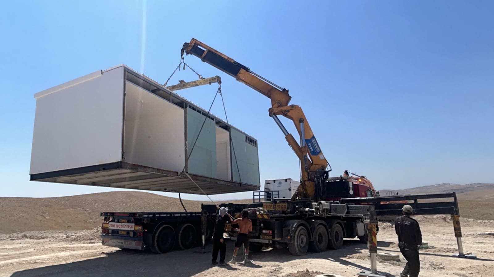 התשובה לסנקציות הבריטיות: המבנים הראשונים הוצבו ביישוב החדש בבנימין - ״מצוקי ארץ״