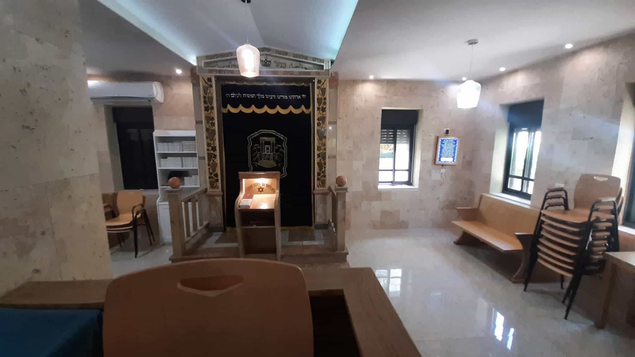 הפורצים גנבו את ספר התורה והשאירו את ארון הקודש ריק | צפו
