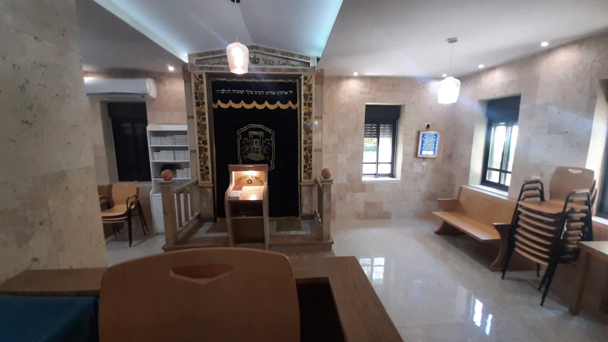 הפורצים גנבו את ספר התורה והשאירו את ארון הקודש ריק | צפו