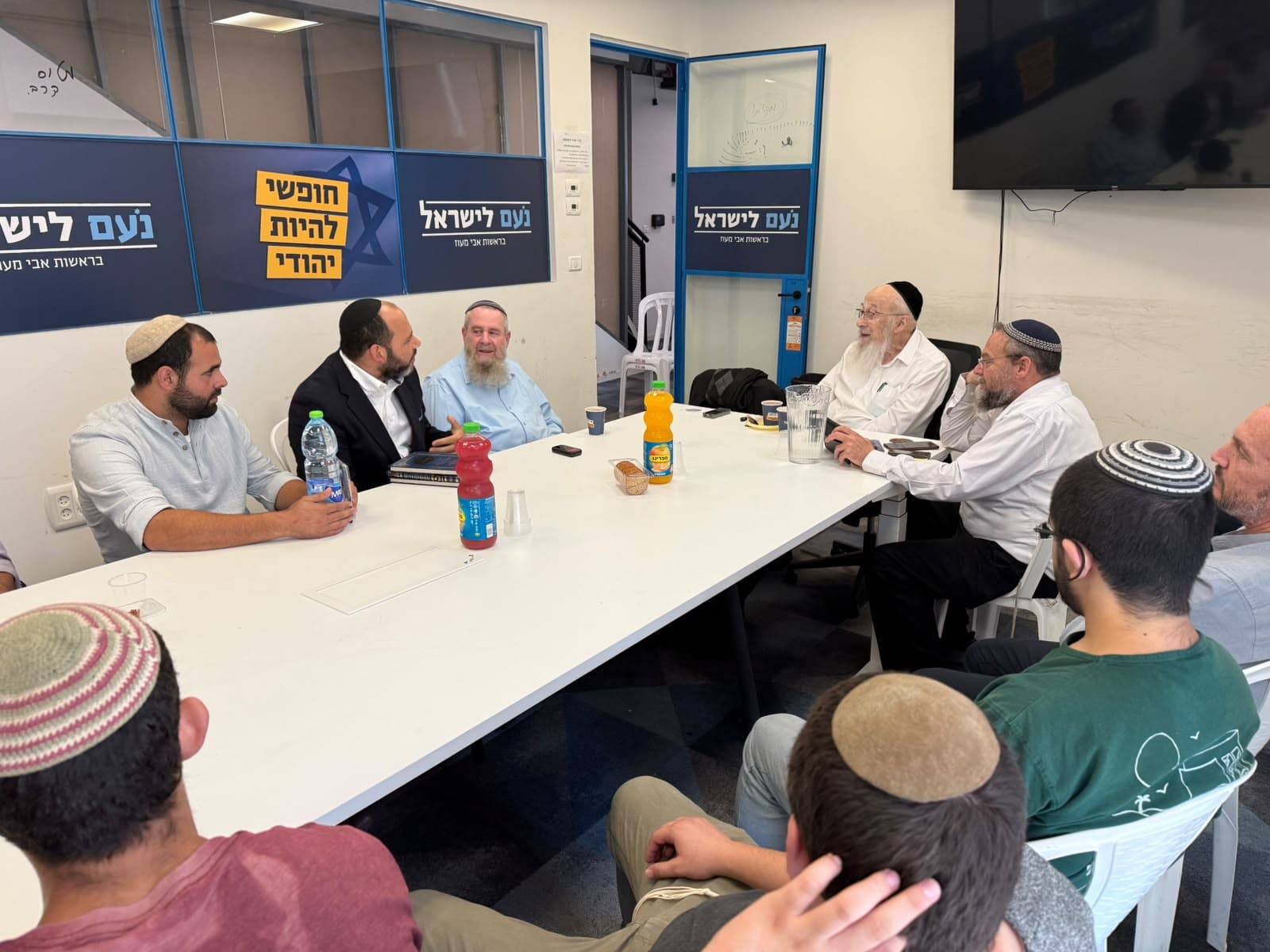 הרב טאו ביקר במפתיע במטה ׳נעם לישראל׳: “אי אפשר יותר לשתוק”