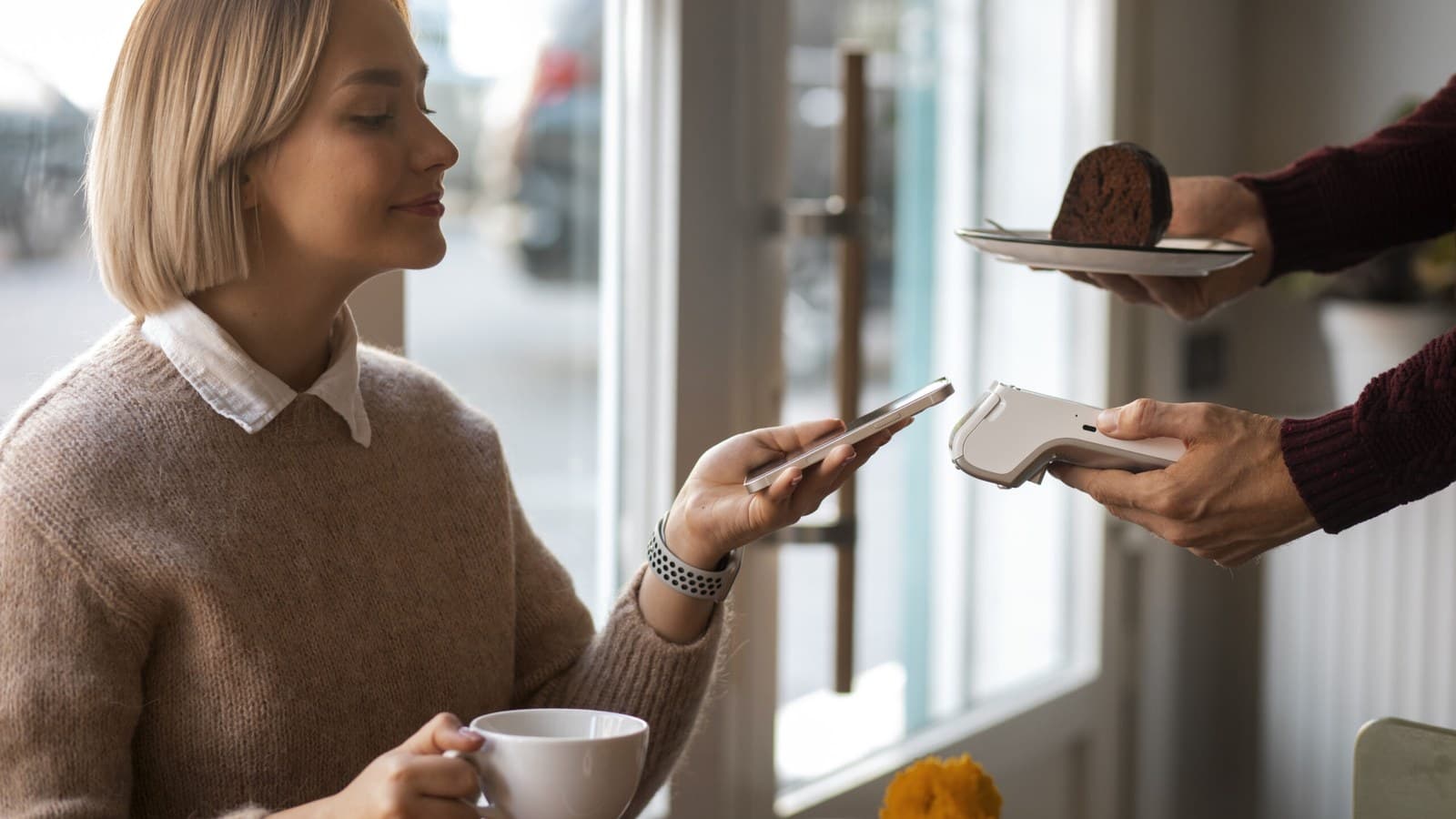 אפל משיקה את Apple Pay בהודו: תשלום באייפון ובאפל ווטש עם כרטיסי Axis Bank