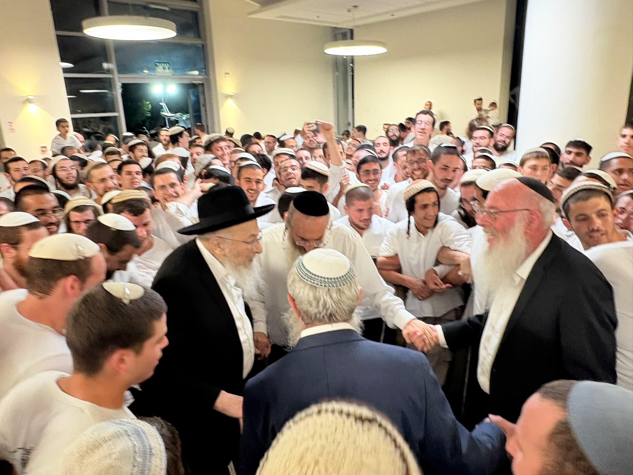 שמחת בית השואבה בישיבת הר המור | הרב טאו: ״הפעולה של נעם תביא את הברכה הגדולה לעם ישראל״ - צפו