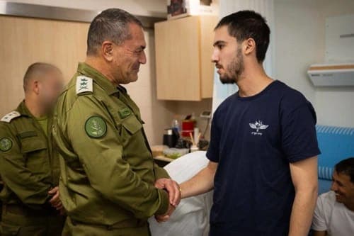 הרמטכ״ל ביקר את פצועי המלחמה: ״יש לוחמים ששמו את חייהם בסכנה״