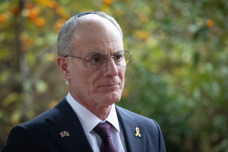 "מגן על הטרור ומקדם אנטישמיות": השגריר הישראלי במתקפה חריפה על ממדאני