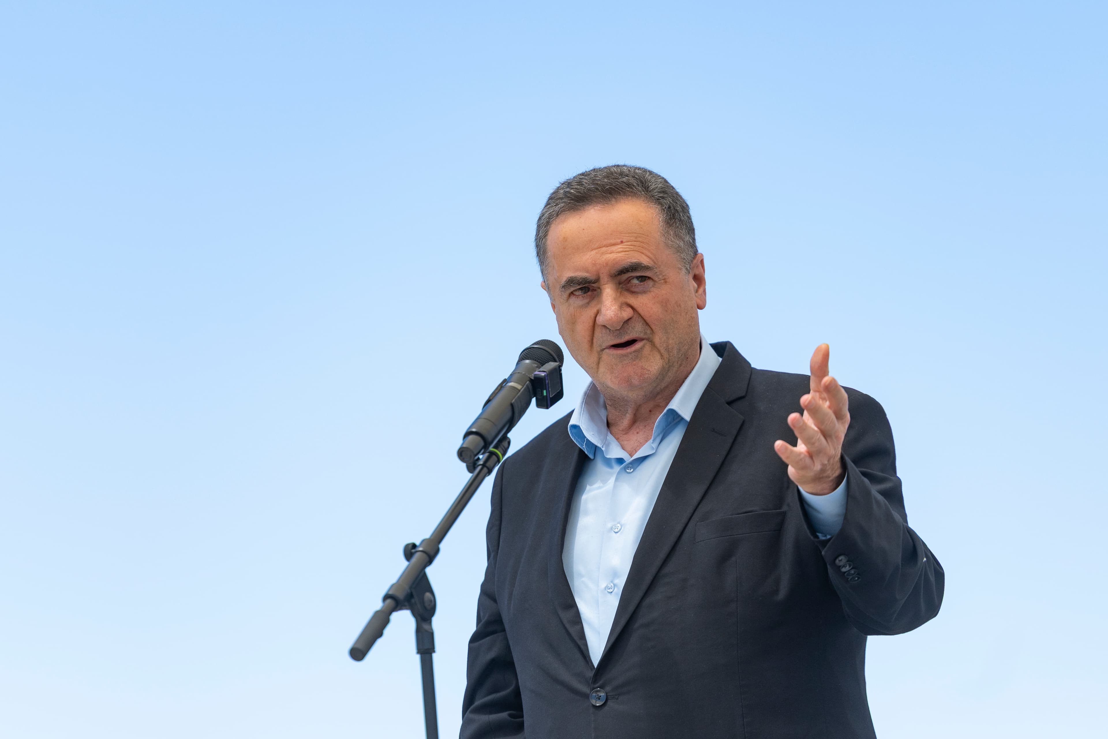 שר הביטחון תקף את גליה אלבין : ״טיפוס נאלח - מפלה בין דם לדם״