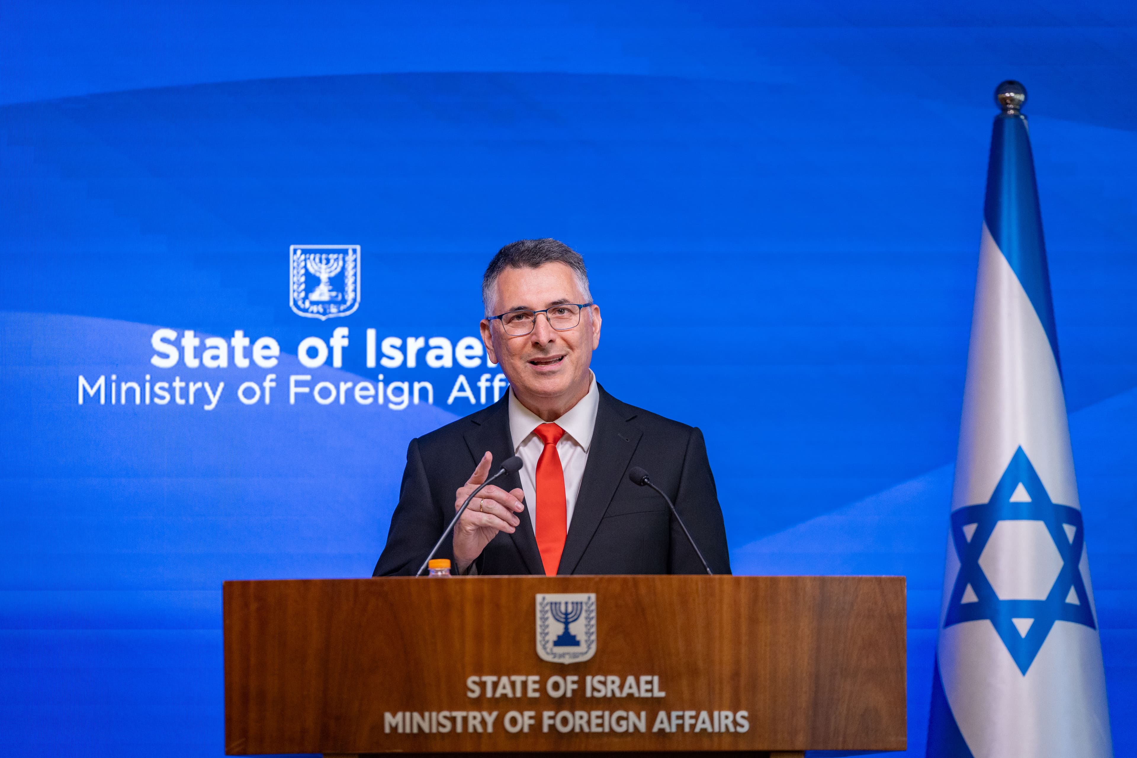 גדעון סער בעקבות מדגמי הבחירות: "מסתמן רוב יהודי ברור והלילה רק התחיל"