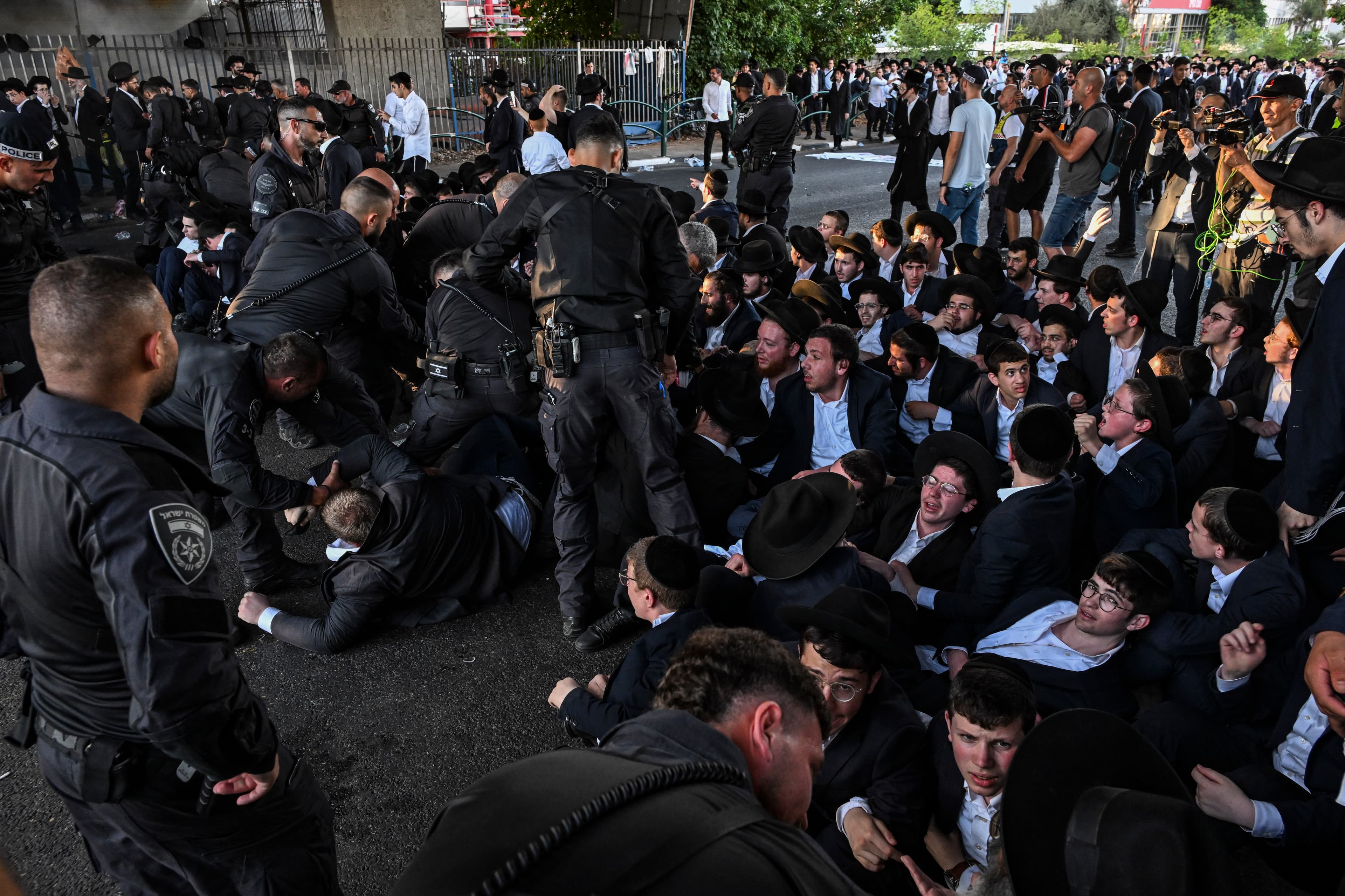 הפגנה בלתי חוקית סמוך לבני ברק: כביש 4 נחסם לתנועה בשני הכיוונים