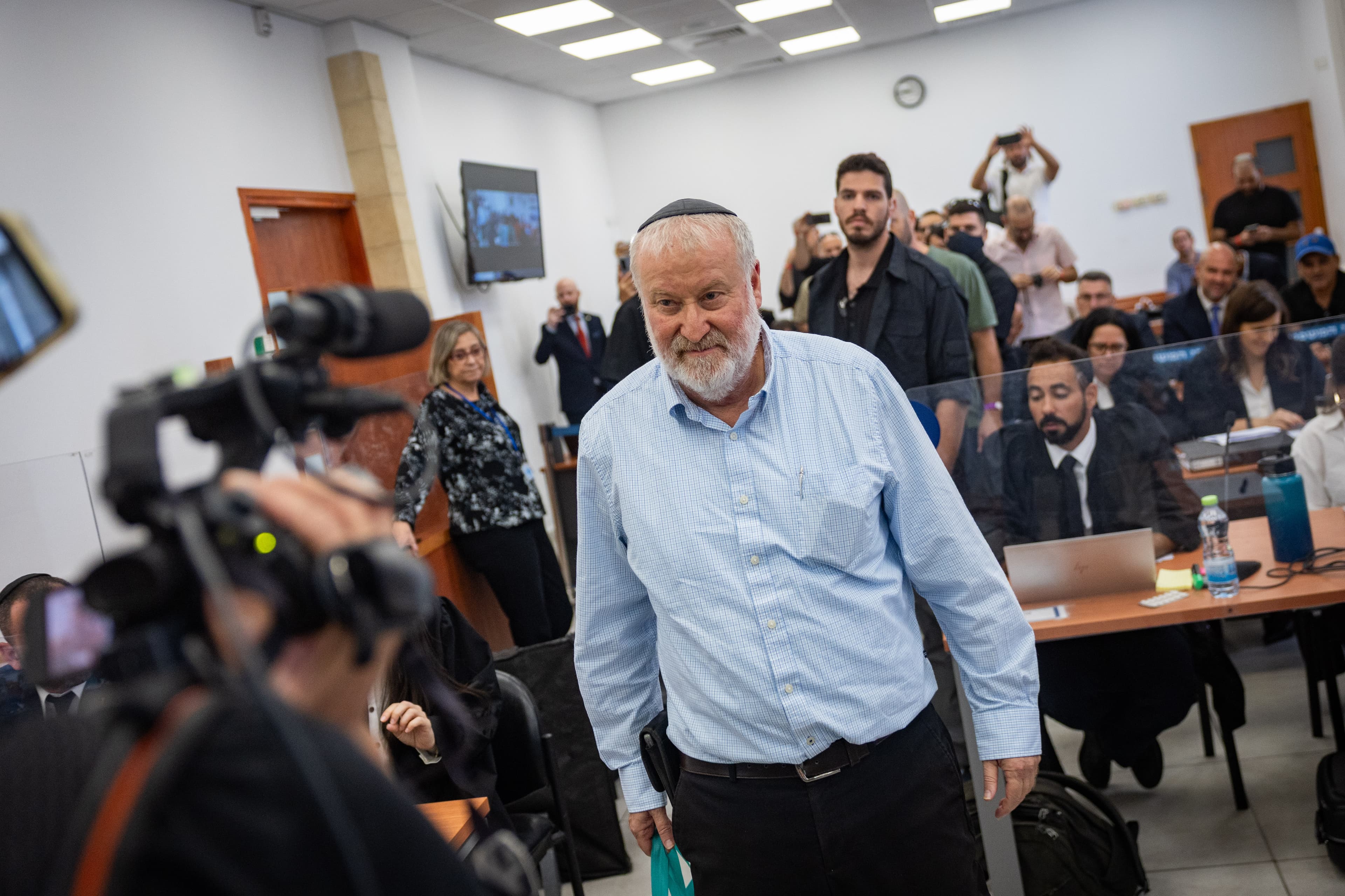 עו"ד חדד: המשטרה האזינה לשיחות לפני אישור החקירה - מנדלבליט: אם כך, זה אסור