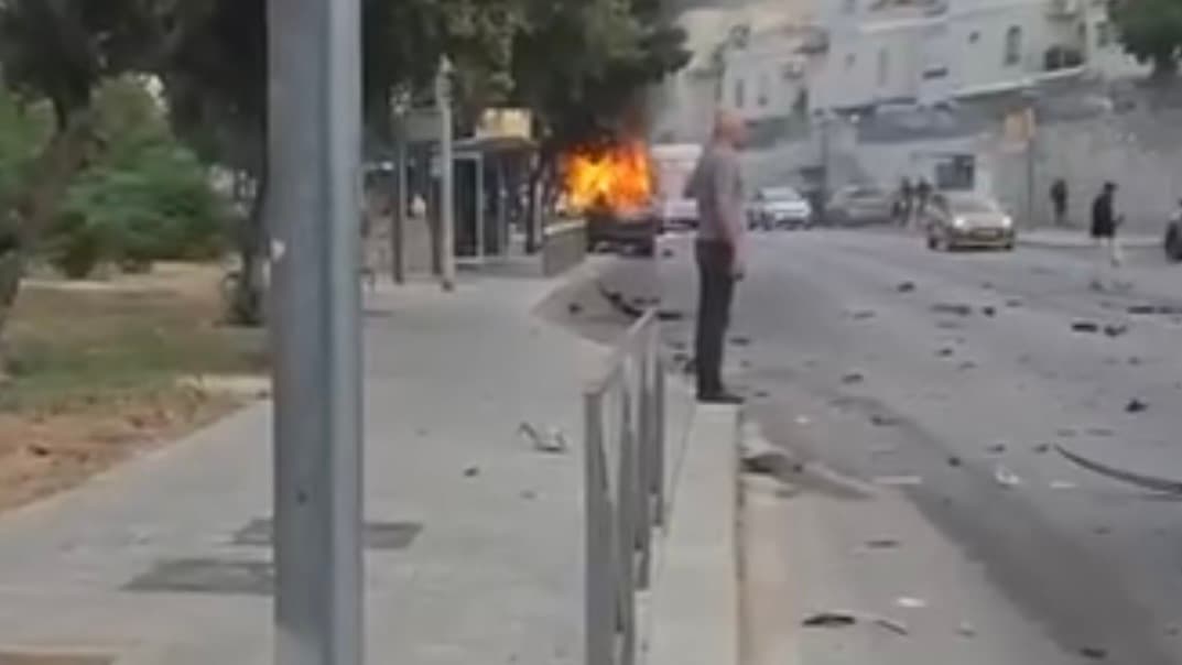 פיצוץ הרכב בירושלים | בכיר בעולם הפשע נפצע קשה, בנו נפצע בינוני
