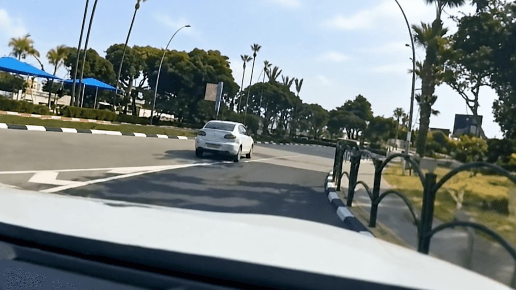 מעולם לא הוציא רישיון: נהג נמלט משוטרים בכביש 4 ונעצר לאחר מרדף | צפו