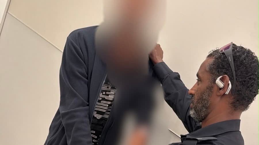 חשד ביטחוני חמור בבני ברק: שב״ח תיעד רכבת קלה - ונעצר