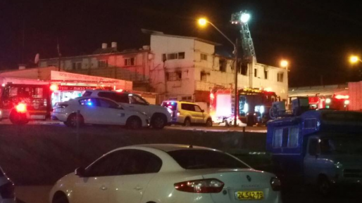 צילום: דוברות כב שריפה פרצה במבנה באזור התעשיה באילת – נזק רב במקום