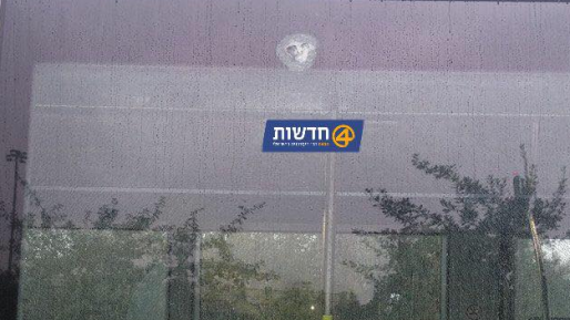 צילום: חדשות 0404 פיגוע אבנים: נזק לחלון הרכבת הקלה בירושלים
