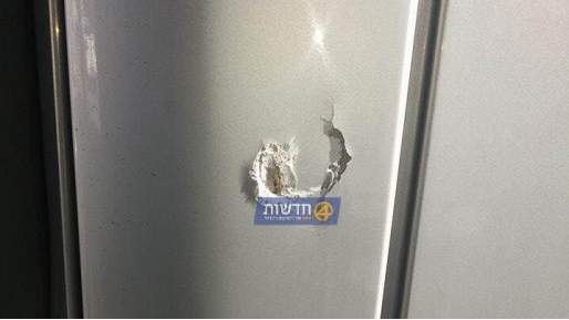 צילום: חדשות 0404 נזק פח לרכבת הקלה כתוצאה מפיגוע אבנים