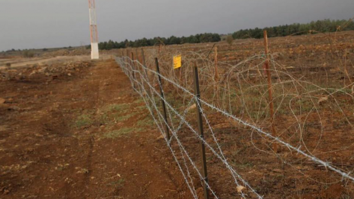 צילום: משרד הביטחון משאית צבאית להובלת כלים כבדים התהפכה לתוך שדה מוקשים בצפון – הנהג חולץ