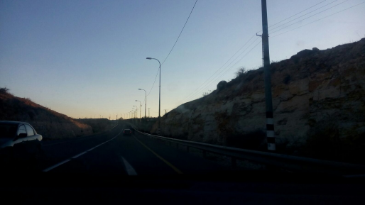 צילום: חדשות 0404 מחבל הפעיל מטען שהונח בציר סמוך לעתניאל – נהגת ניצלה באורח נס