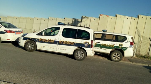 צילום: רותם זכאים הטרור הערבי בבירת ישראל: נזק לניידת בפיגוע אבנים בשועפט