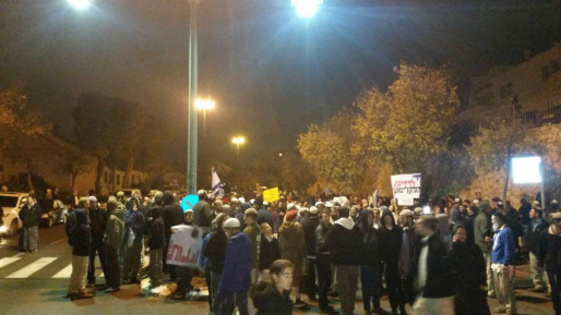 צילום: ארגון חוננו "מחאת העינויים": כ-100 מפגינים ליד בית ראש השב"כ