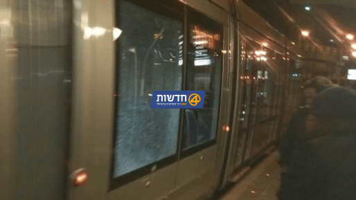 הטרור בבירתנו: אבנים הושלכו לעבר הרכבת הקלה בירושלים