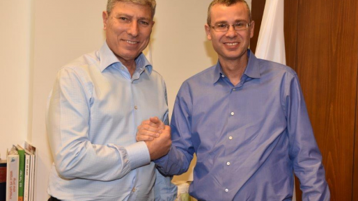 צילום: חדשות 0404 שר התיירות, מר יריב לוין, נפגש עם ראש עיריית קרית אתא, יעקב פרץ בפגישה דנו בפיתוח אזורי התיירות בקרית אתא