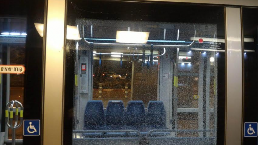 צילום: חדשות 0404 פיגוע אבנים נוסף לעבר הרכבת הקלה – הושבתה מפעילות