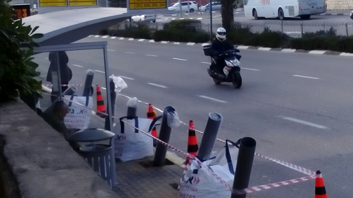 צילום: רוני פלדמן עיריית ירושלים ממשיכה למגן תחנות כנגד פיגועי דריסה