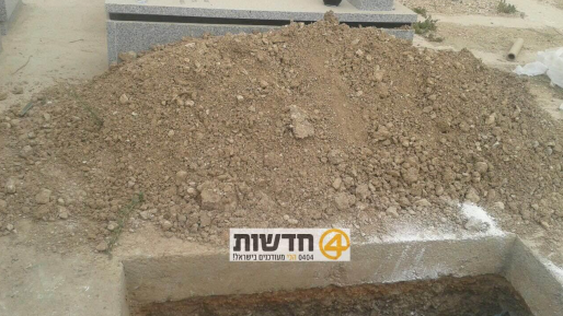 צילום: חדשות 0404 נזק לעשרות עציצים ובירזייה בבית העלמין היהודי ליד הכפר מכר