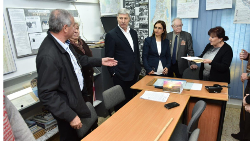 צילום: חדשות 0404 השרה לשוויון חברתי, ח"כ גילה גמליאל נפגשה עם ראש עיריית קרית אתא יעקב פרץ הביקור כלל ישיבת עבודה וסיור במועדוני הגמלאים בעיר