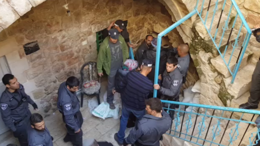 צילום: חברים לשעת צרה צפו: פינוי המשפחות בחברון. תושב: ״שר ביטחון חלש״