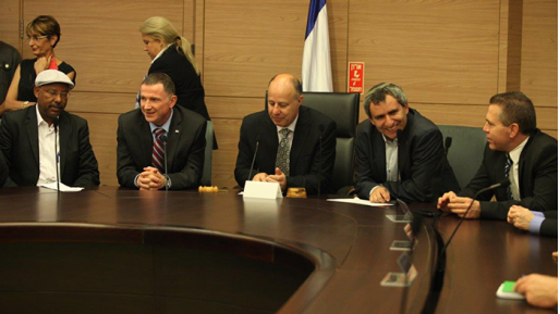 צילום: דוברות הכנסת 18,000 פניות מדי שנה מעולים חדשים, 0 ₪ ממשרד הקליטה