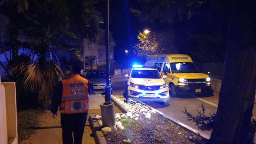צילום: דוברות איחוד הצלה רימון נזרק לעבר רכב בעכו